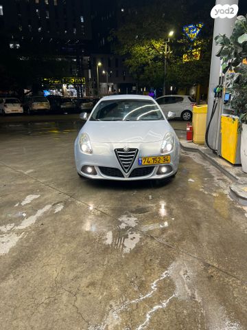 מודעת רכב אלפא רומיאו ג'ולייטה
