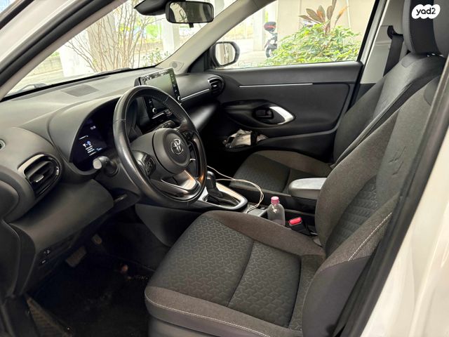 טויוטה יאריס קרוס