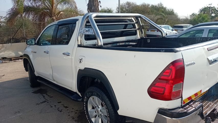 מודעת רכב טויוטה היילקס 2