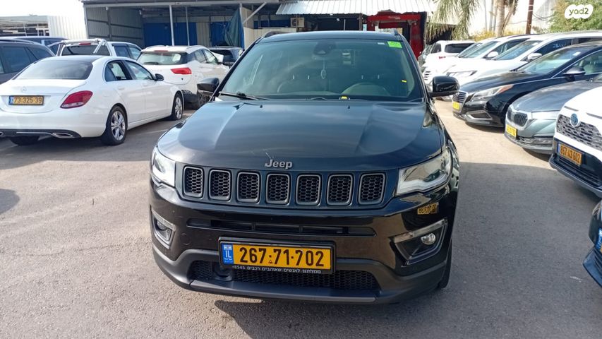 מודעת רכב ג'יפ קומפאס