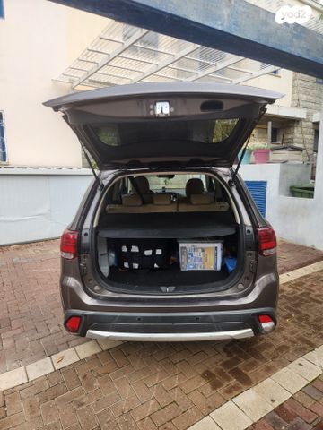 מיצובישי אאוטלנדר