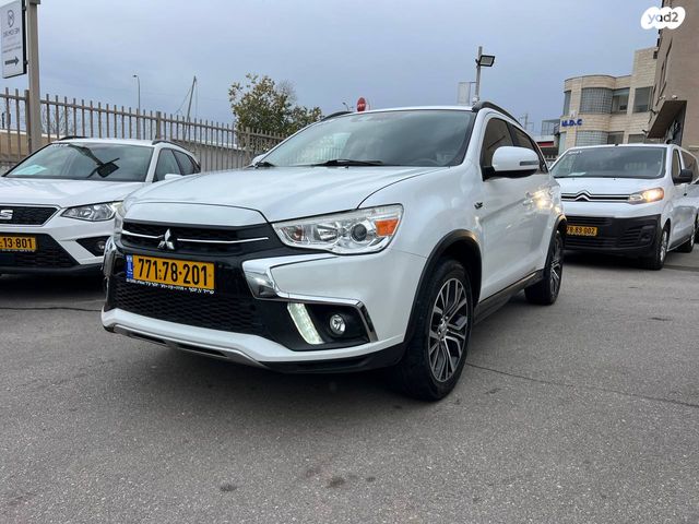 מודעת רכב מיצובישי ASX