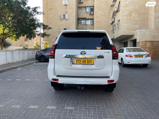 טויוטה לנד קרוזר