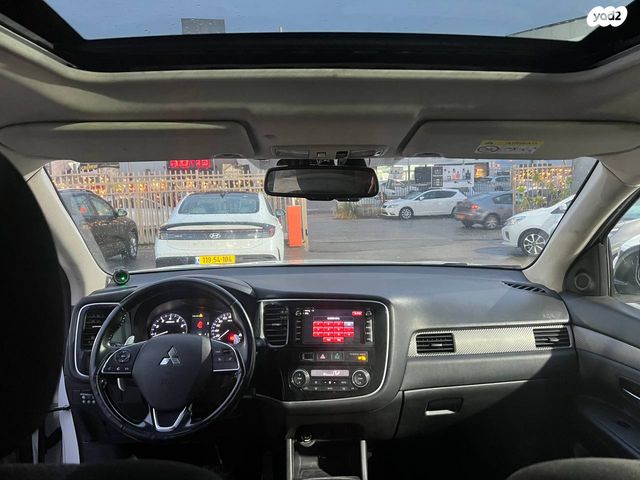 מיצובישי אאוטלנדר