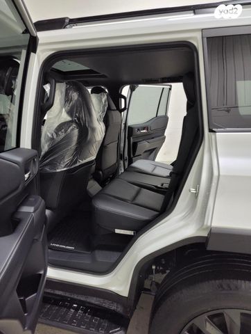 טויוטה לנד קרוזר