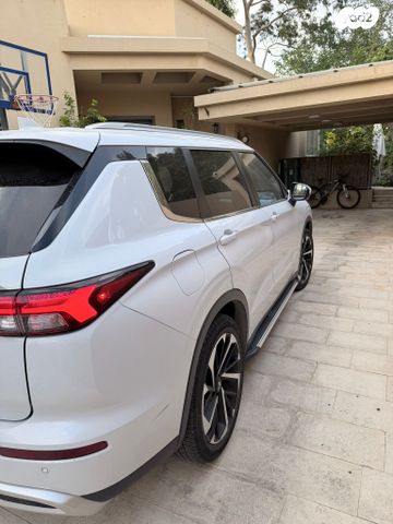 מיצובישי אאוטלנדר