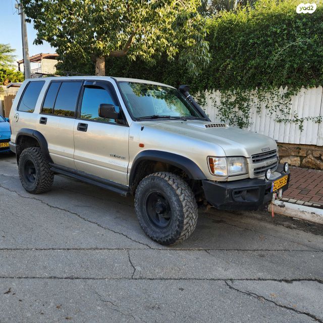 איסוזו טרופר