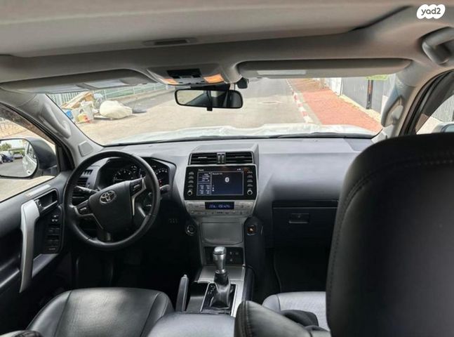 טויוטה לנד קרוזר