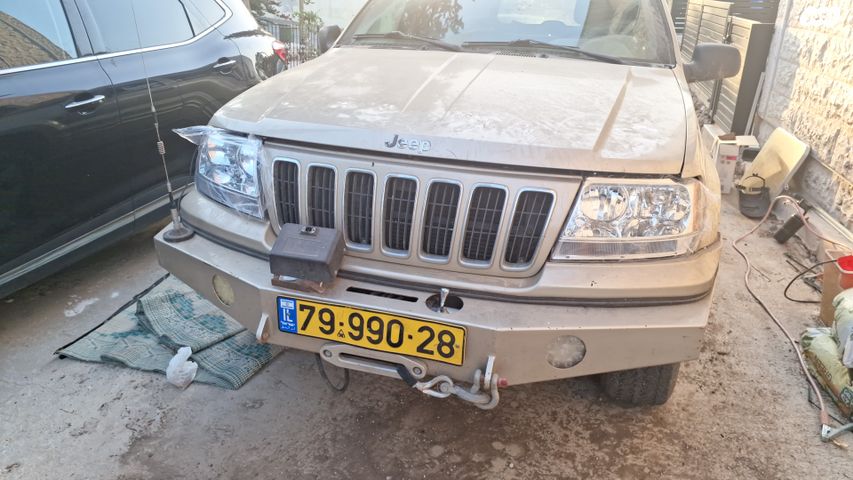 מודעת רכב ג'יפ גרנד צ'ירוקי