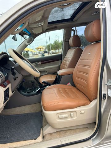 טויוטה לנד קרוזר