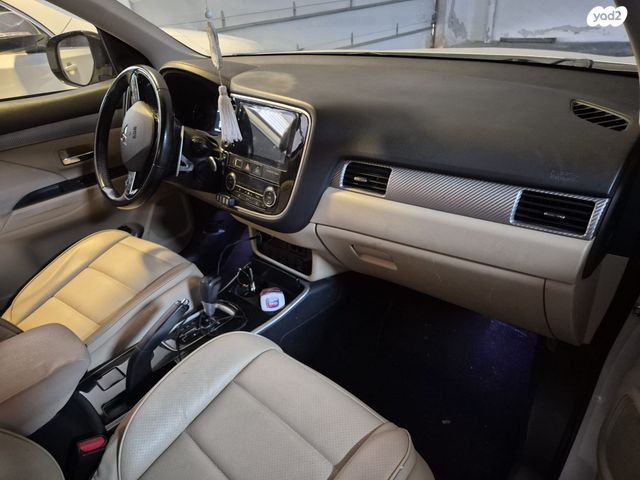 מיצובישי אאוטלנדר