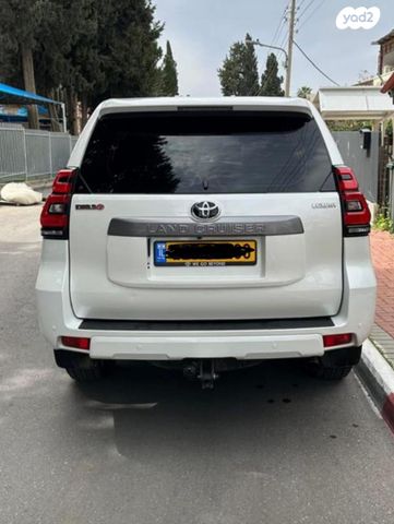 טויוטה לנד קרוזר