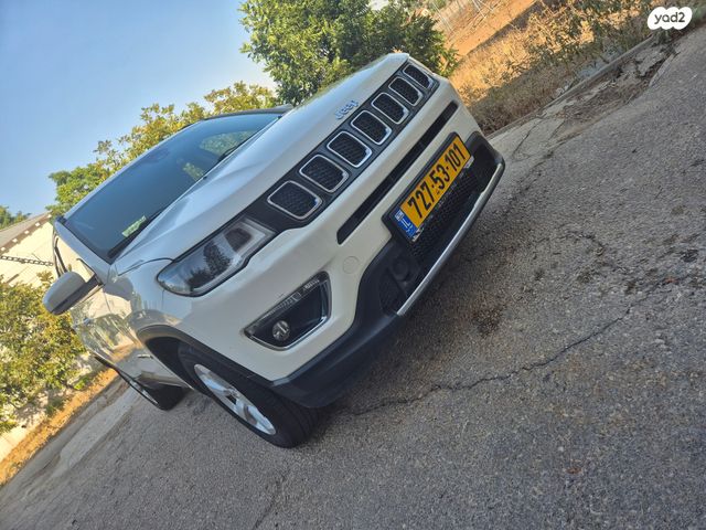 מודעת רכב ג'יפ קומפאס