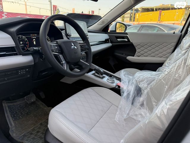 מיצובישי אאוטלנדר