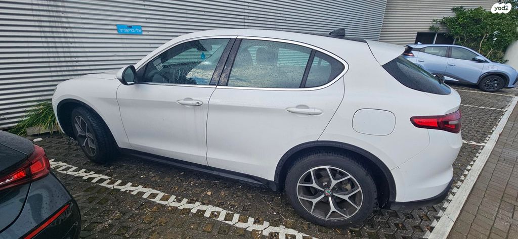 אלפא רומיאו סטלביו