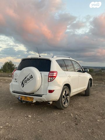 טויוטה RAV4
