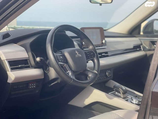 מיצובישי אאוטלנדר