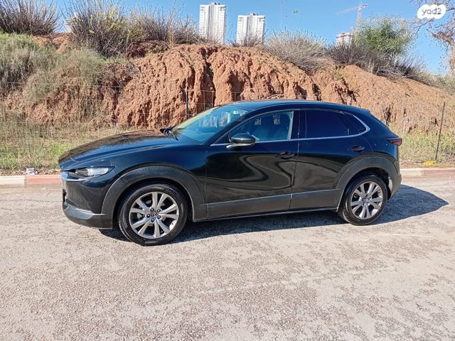 מודעת רכב מאזדה CX-30