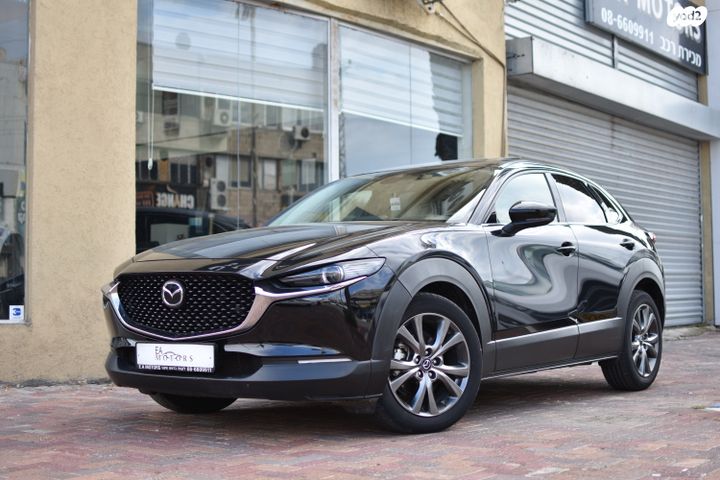 מודעת רכב מאזדה CX-30