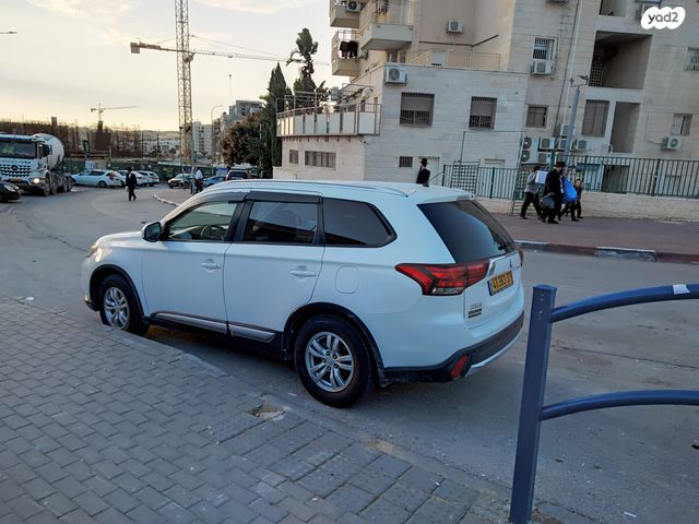 מיצובישי אאוטלנדר