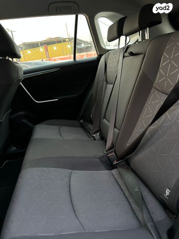 טויוטה RAV4