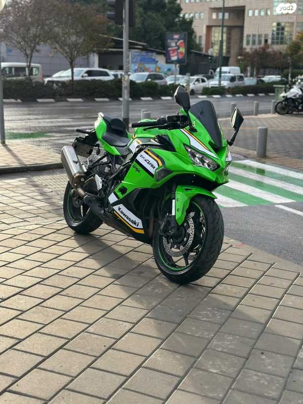 קאוואסאקי ZX4RR