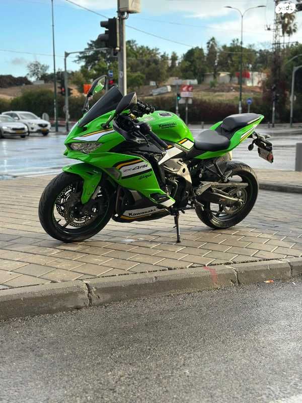 קאוואסאקי ZX4RR