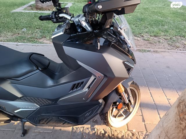 מודעת רכב סאן יאנג ADX400