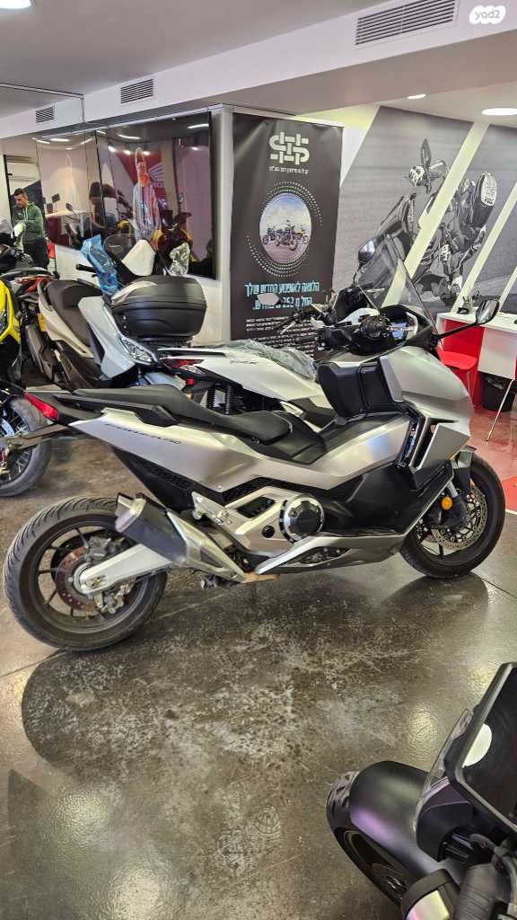 הונדה פורזה 750