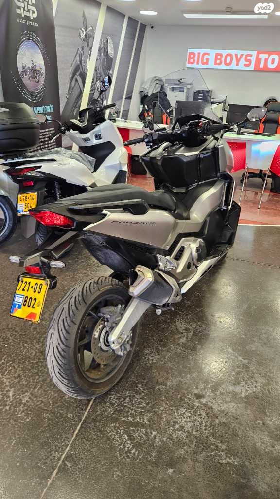 הונדה פורזה 750