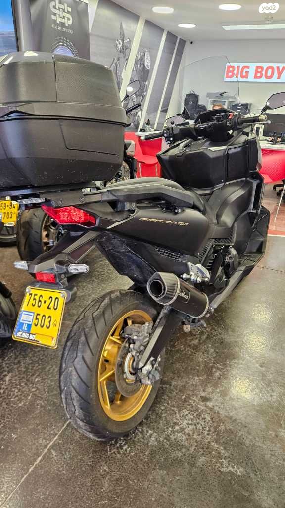 הונדה פורזה 750