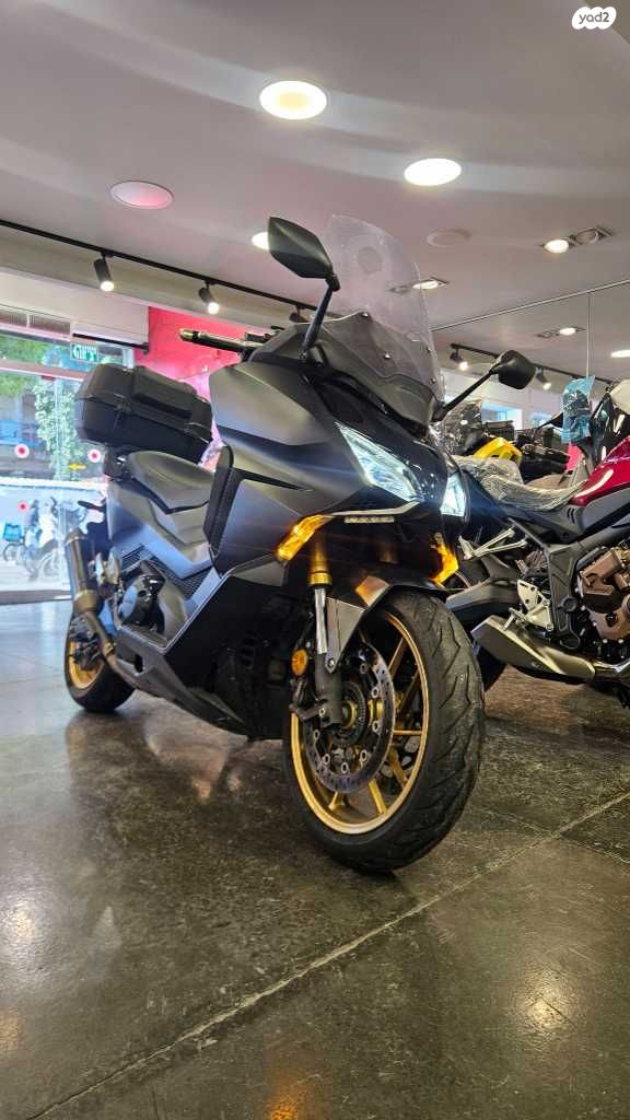 הונדה פורזה 750