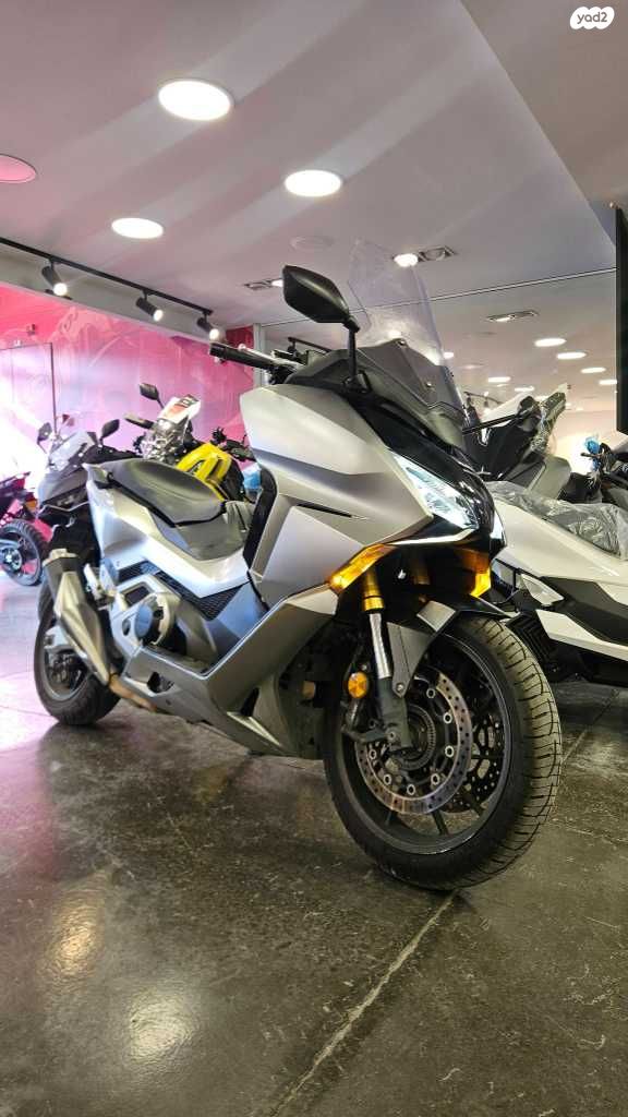 הונדה פורזה 750