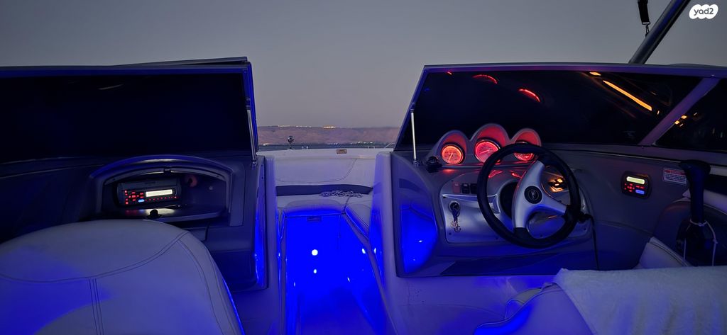 יאכטות - סירות מנוע