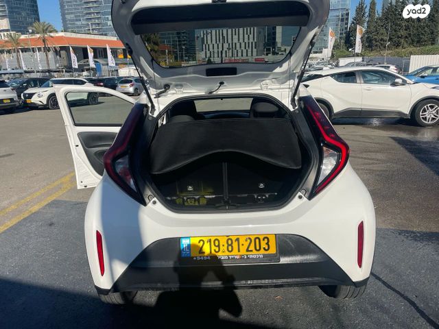 טויוטה אייגו X