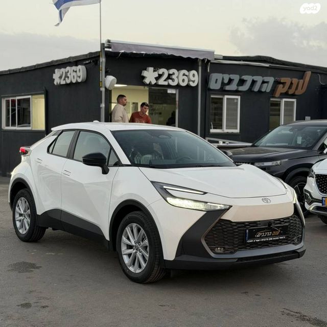 מודעת רכב טויוטה C-HR