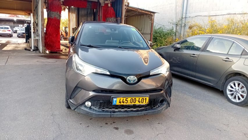 מודעת רכב טויוטה C-HR
