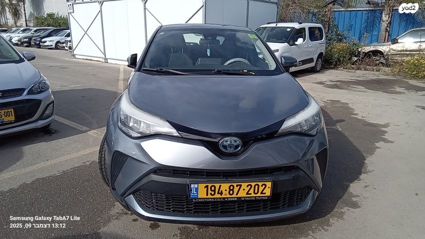 מודעת רכב טויוטה C-HR