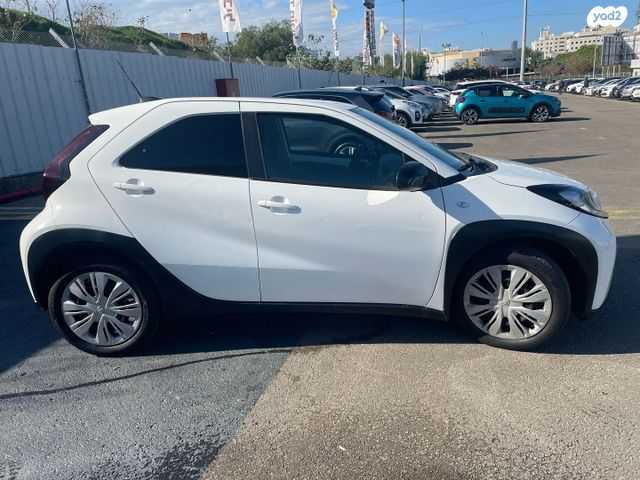 טויוטה אייגו X