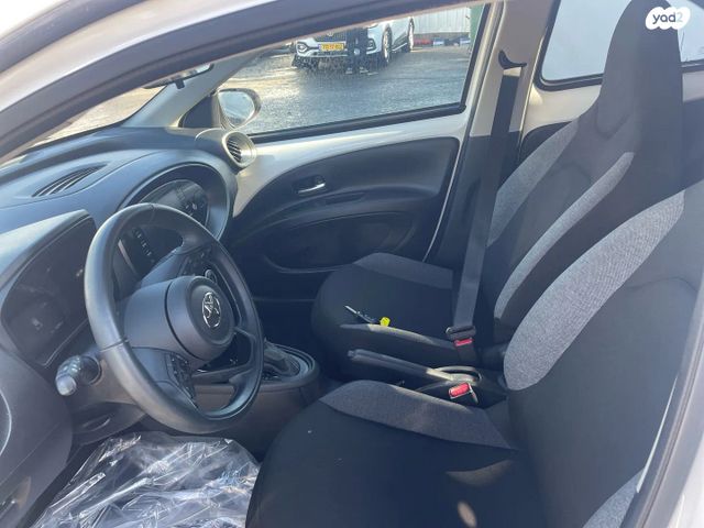 טויוטה אייגו X