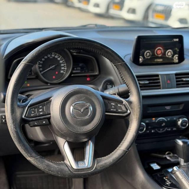 מאזדה 3