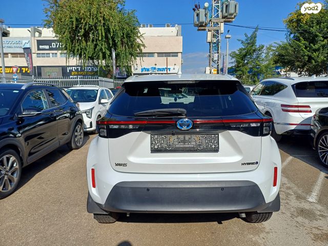 טויוטה יאריס קרוס