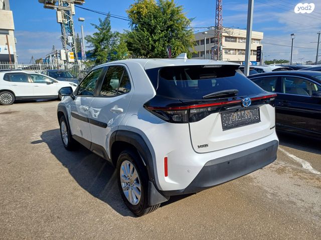 טויוטה יאריס קרוס