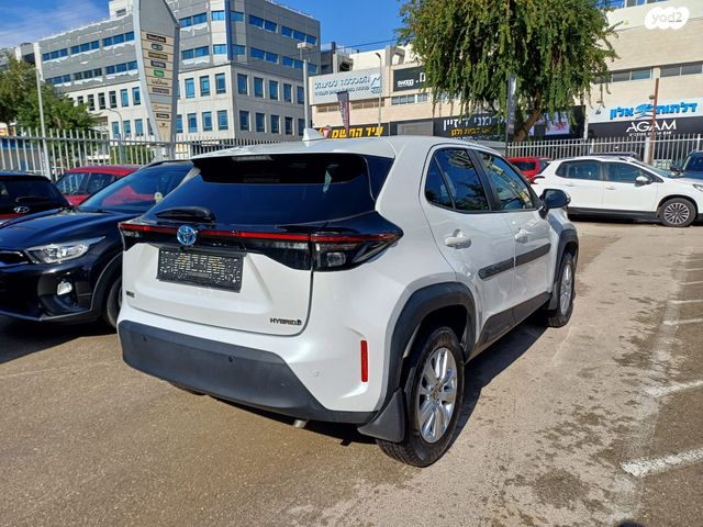 טויוטה יאריס קרוס