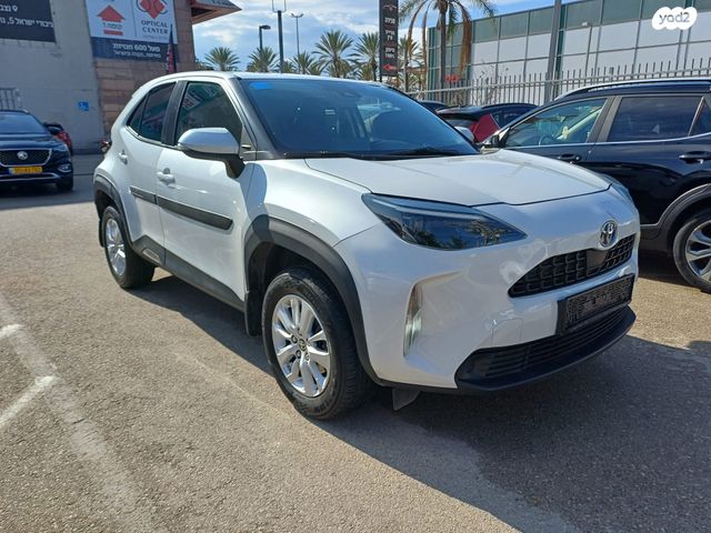 טויוטה יאריס קרוס