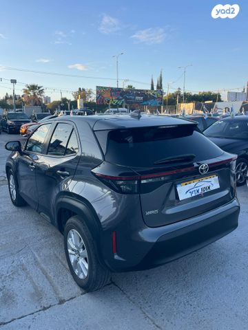 טויוטה יאריס קרוס