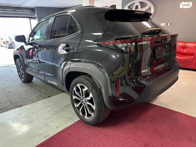 טויוטה יאריס קרוס