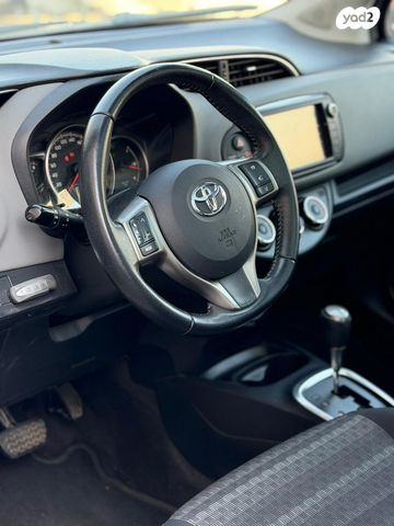 טויוטה יאריס