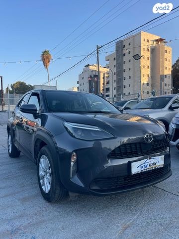 טויוטה יאריס קרוס