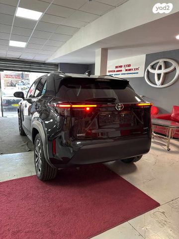 טויוטה יאריס קרוס